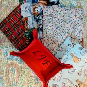 Colorful Cat-Themed Jewelry Organizer